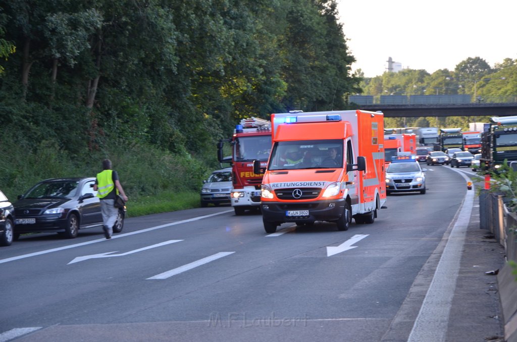 Einsatz BF Koeln Klimaanlage Reisebus defekt A 3 Rich Koeln hoehe Leverkusen P066.JPG